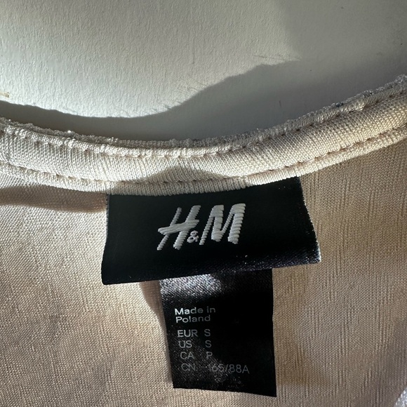 H&M Cream Bodycon Dress with Puff Sleeves and V-Neck - Picture 7 of 8